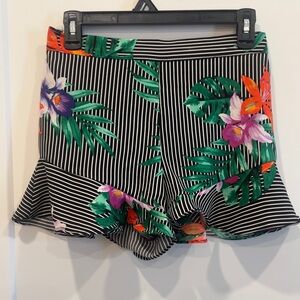 Who What Wear-Floral Stripe Ruffle Hem Women's Shorts - Black/Green